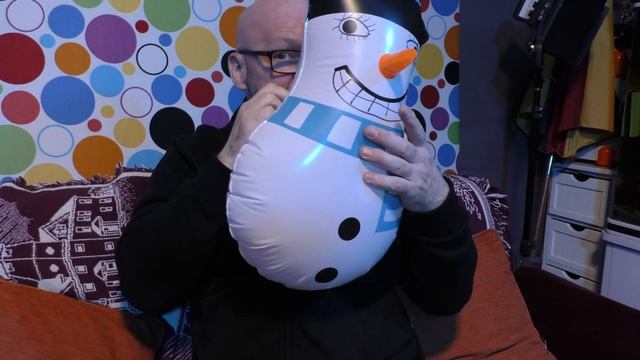 Frosty The snowman Balloon gets popped with Drum sticks Tangobaldy™ Bursting Fun смотреть онлайн
