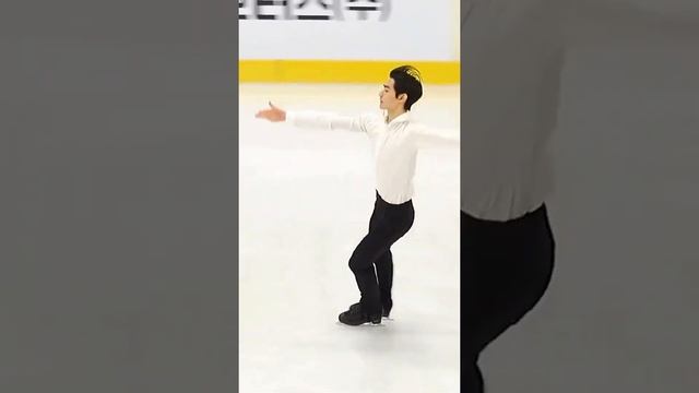 SUNG HOON HE IS ACTUALLY LIKE A PROFESIONAL FIGURE SKATER'S