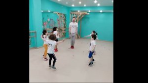Зарядка в саду полного дня. Старшая группа сада.