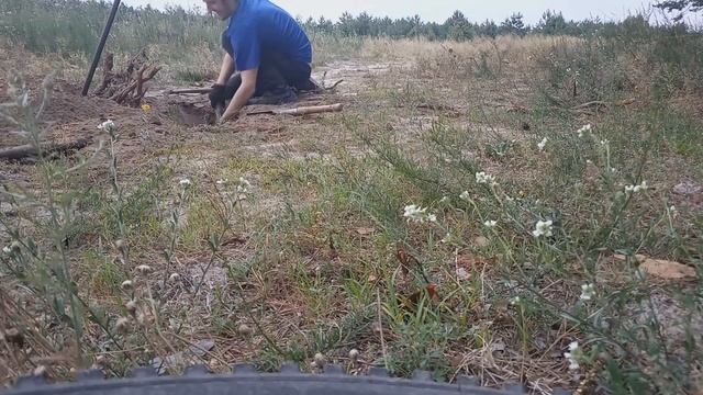 КОПАТЕЛЬ ОБОСРАЛСЯ В ШТАНЫ, КОГДА УВИДЕЛ, ЧТО ПОЧУЯЛ МЕТАЛЛОИСКАТЕЛЬ!