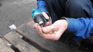 Экстрактор для выворачивания сломанных болтов, винтов и шпилек