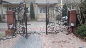 Установка рычажной автоматики для распашных ворот