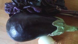 Салат с баклажанами и базиликом