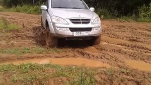 Ssang Yong. Kyron в грязи.