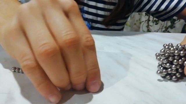 Собираем браслет из магнитных шариков смотреть онлайн