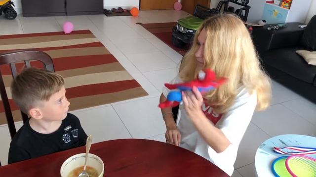 ПРИКОЛ 2020! Ребёнок не хочет суп?  МЫ ПОМОЖЕМ! СОВЕТ ОПЫТНОЙ МАМЫ! Смотреть до конца!