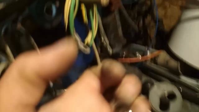 Почему загорается подсветка при нажатии на тормоз