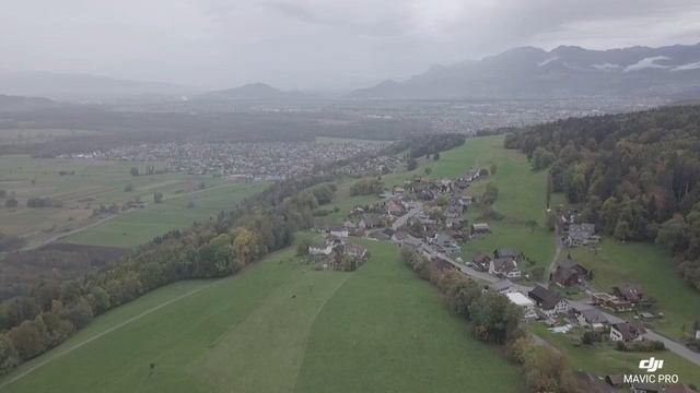 Schellenberg Liechtenstein von oben ? = abwechselnde Sichtweise für Herz❤️ mit Verstand смотреть онлайн