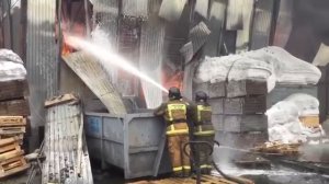 Крупный пожар на складе в Новосибирске
