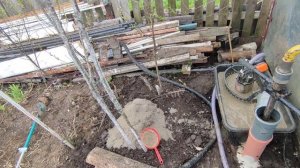 Абиссинка в СНТ "Овощевод". Смесь плывуна и суглинка до 15 метров, серый песок- "железная" вода.