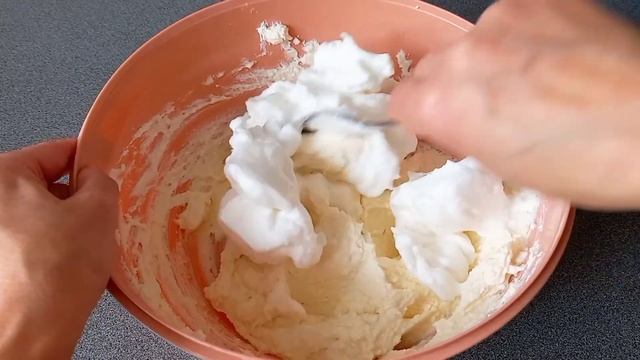 Творожная запеканка с манкой и мёдом смотреть онлайн