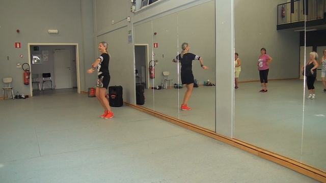 Zumba Gold - flamenco - Bessame - Kendji Girac - Zumba à Liège смотреть онлайн