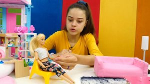 Кукла Барби проспала собеседование! Салон красоты для Барби - игры в одевалки Барби