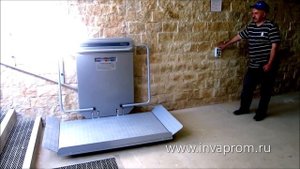 Наклонный инвалидный подъемник для узких лестниц