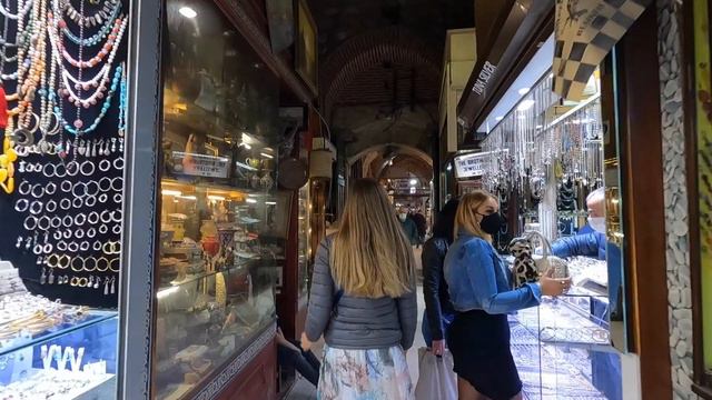 Explore Istanbul with Torres Journeys: Grand Bazaar, Spice Market & Walking Tour | CC RUS/ENG Ep. 1