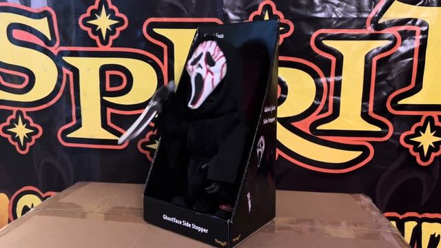 NEW SPIRIT HALLOWEEN 2023 HORROR SIDE STEPPERS | Leatherface Ghostface and Chucky Collectibles смотреть онлайн