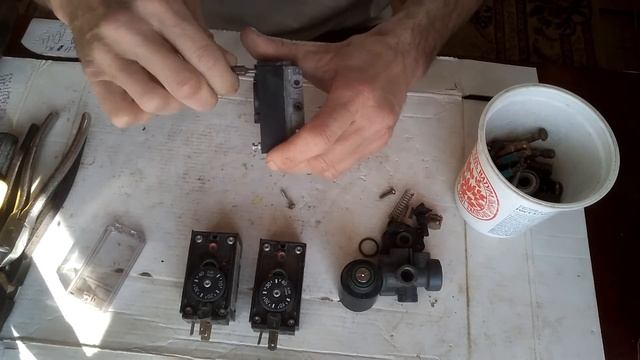 Что содержат реле давления газа и соленоид.