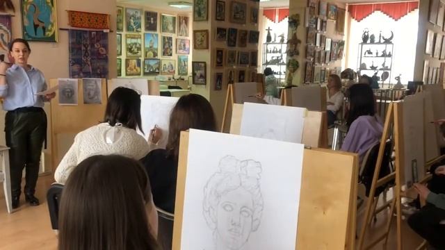 Урок по предмету Академический рисунок. "Рисунок гипсовой головы" смотреть онлайн