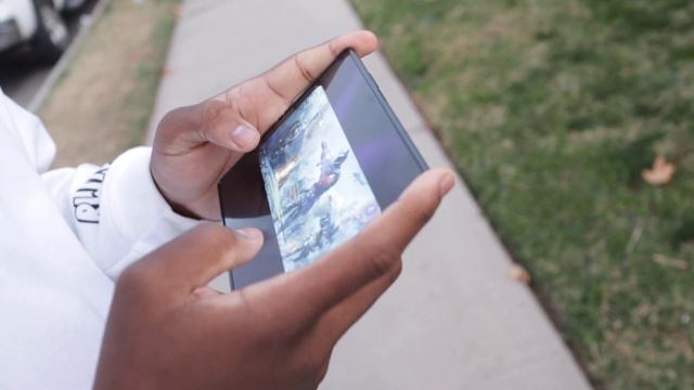 Galaxy Z Fold 2 Real Review: Same Lane, Different Route! смотреть онлайн