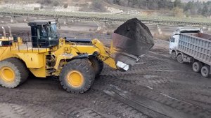 Caterpillar 992G Wheel Loader Loading Trucks With 1 Pass - Sotiriadis/Labrianidis Mining