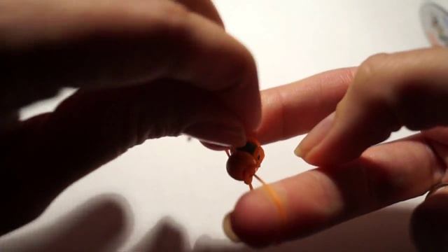 Браслет с бусинами. Самый простой способ. How to Make Loom Bands. Easy Rainbow Loom Bracelet смотреть онлайн