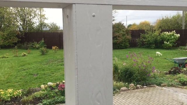 Дизайн дома с террасой. Фиброцементный сайдинг Кедрал С55 и С01 в сочетании с террасой. Обзор дома смотреть онлайн