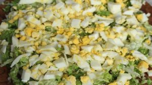 Салат из пекинской капусты с ветчиной и яйцом