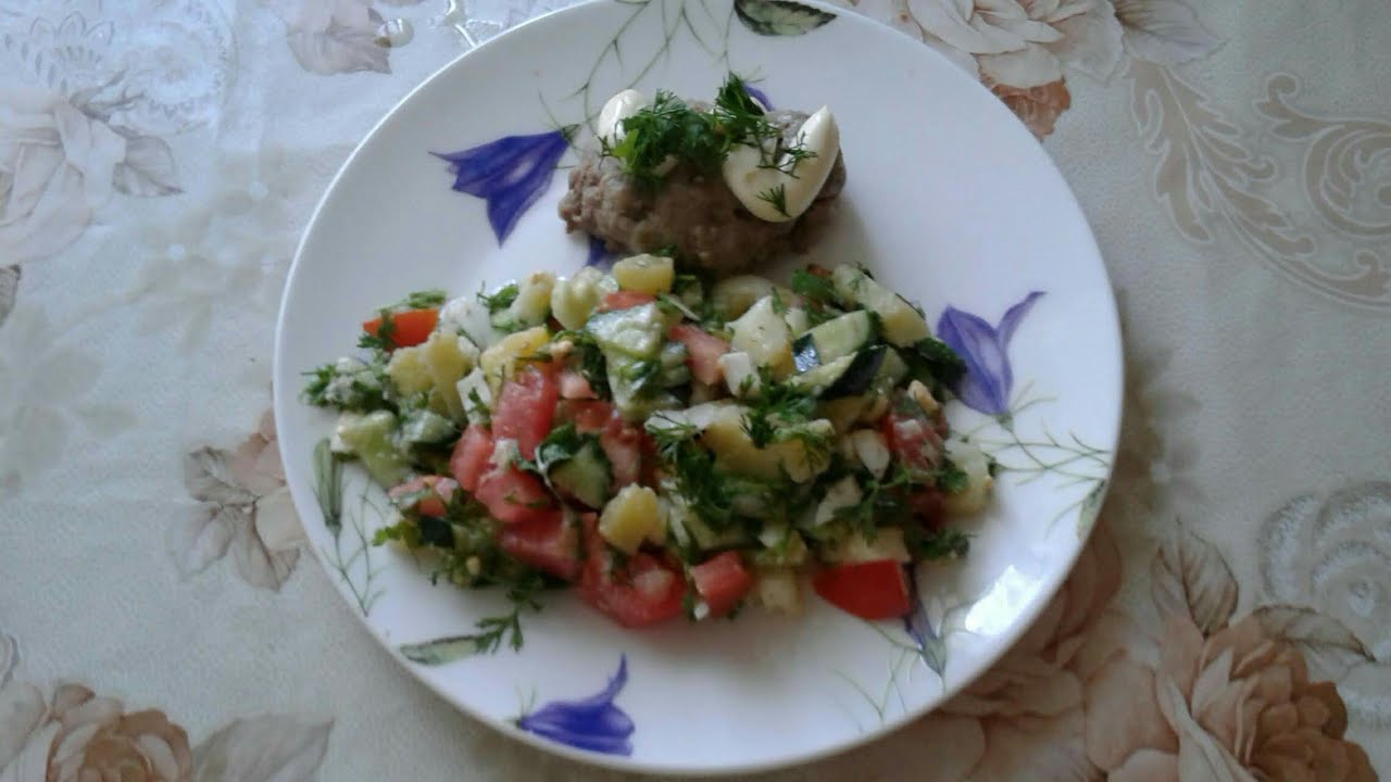 Салат из огурцов картофеля и помидоров с кабачком кулинарный рецепт