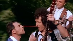 Queen - Breakthru (Official Video Remastered)
