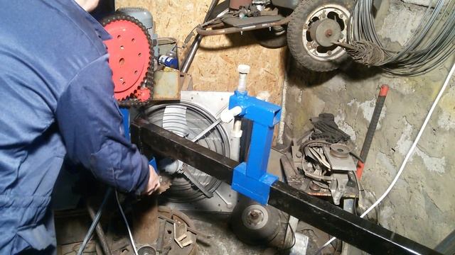 Закручиваю валюту и торсион. Самодельный станок для холодной ковки. смотреть онлайн