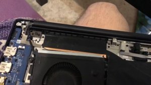 Почему в играх сильно греется ноутбуки . Ноутбук перегревается что делать ?