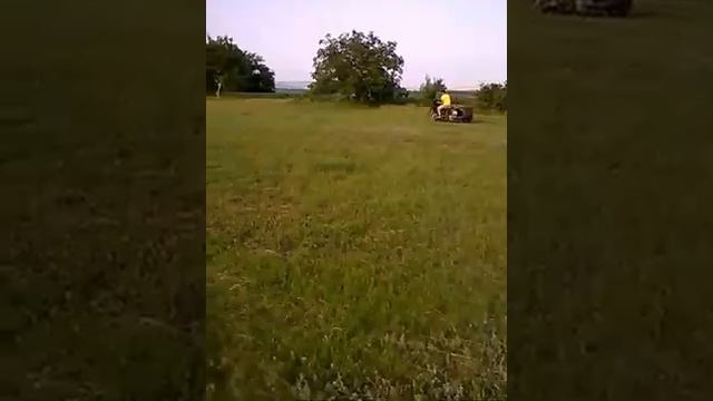 Покатушки в деревне на мотоцикле Днепр и мопеда Карпаты смотреть онлайн