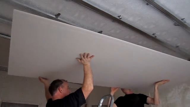 Двухуровневый гипсокартонный потолок в зале! Первый уровень. смотреть онлайн