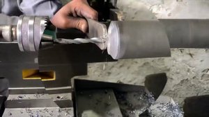 Я соединил сломанную ось с центром, который никто не ремонтировал