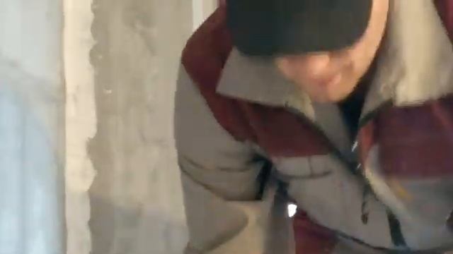 Делаю сам острые и ровные углы в комнате с помощью углоформирующей ленты – снято на видео смотреть онлайн