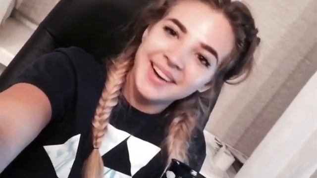 А человеку просто нужен крепкий чай!/девушка читает стихи/красивые слова /красивые стихи смотреть онлайн