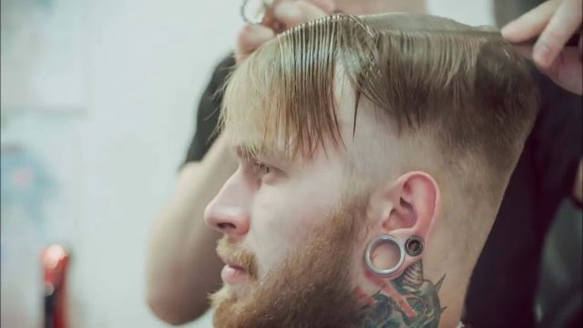 Мужская стрижка Mid fade side part. Mens haircut. Stop Motion.