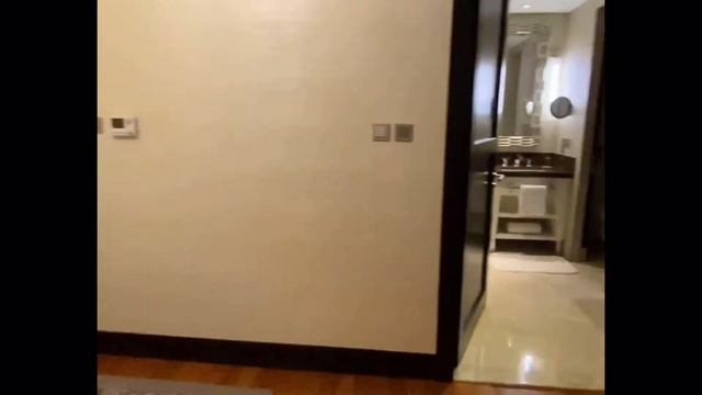 Dubai 2020 staying at the Kempinski Mall of Emirates hotel смотреть онлайн