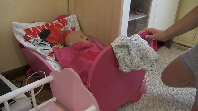 Беби бон. Катя играет с Беби Бон, укладывает ее спать и рассказывает ей свою придуманную сказку смотреть онлайн