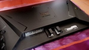 ASUS VG27AQ1A como colocar el monitor en soporte VESA
