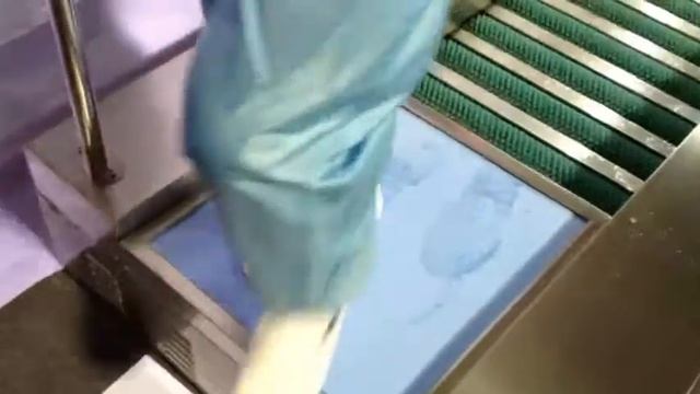 Автоматическая очистка обуви перед чистым помещением