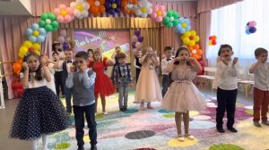 Песня «Мы в школу уходим в первый класс» в ДОУ