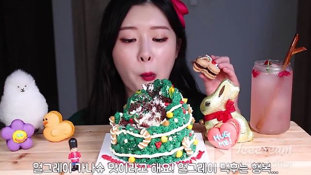 ASMR CHRISTMAS DESSERTS * CHOCOLATE CAKE & MACARONS_Fume