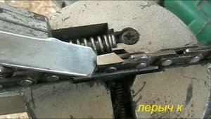 Шину бензопилы при пилении уводит в сторону.