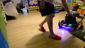 Малыш на гироскутере