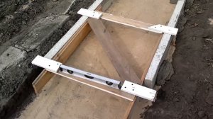 Садовая дорожка. Часть 2. Выставление бордюра.