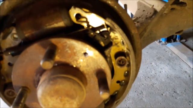 Шевроле авео 2008г. Не разжимается ручной тормоз. смотреть онлайн