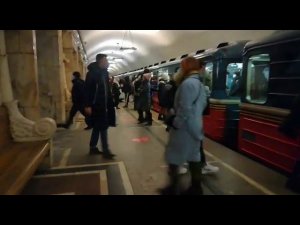 81-717/714 "Номерной" в окрасе "Народный ополченец" на станции Новокузнецкая.