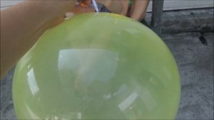 Надувной шар BUBBLE BALL с трубочкой Играем в саду Лето в деревне