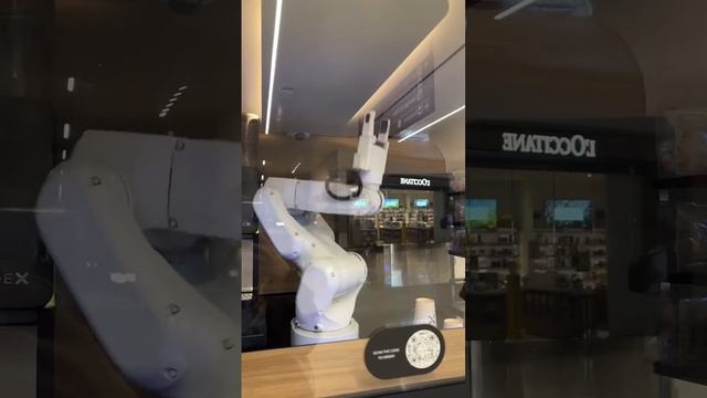 Первый в мире робот бариста, который заменит Старбакс! #кофемашины #роботбариста #кофе #америка смотреть онлайн